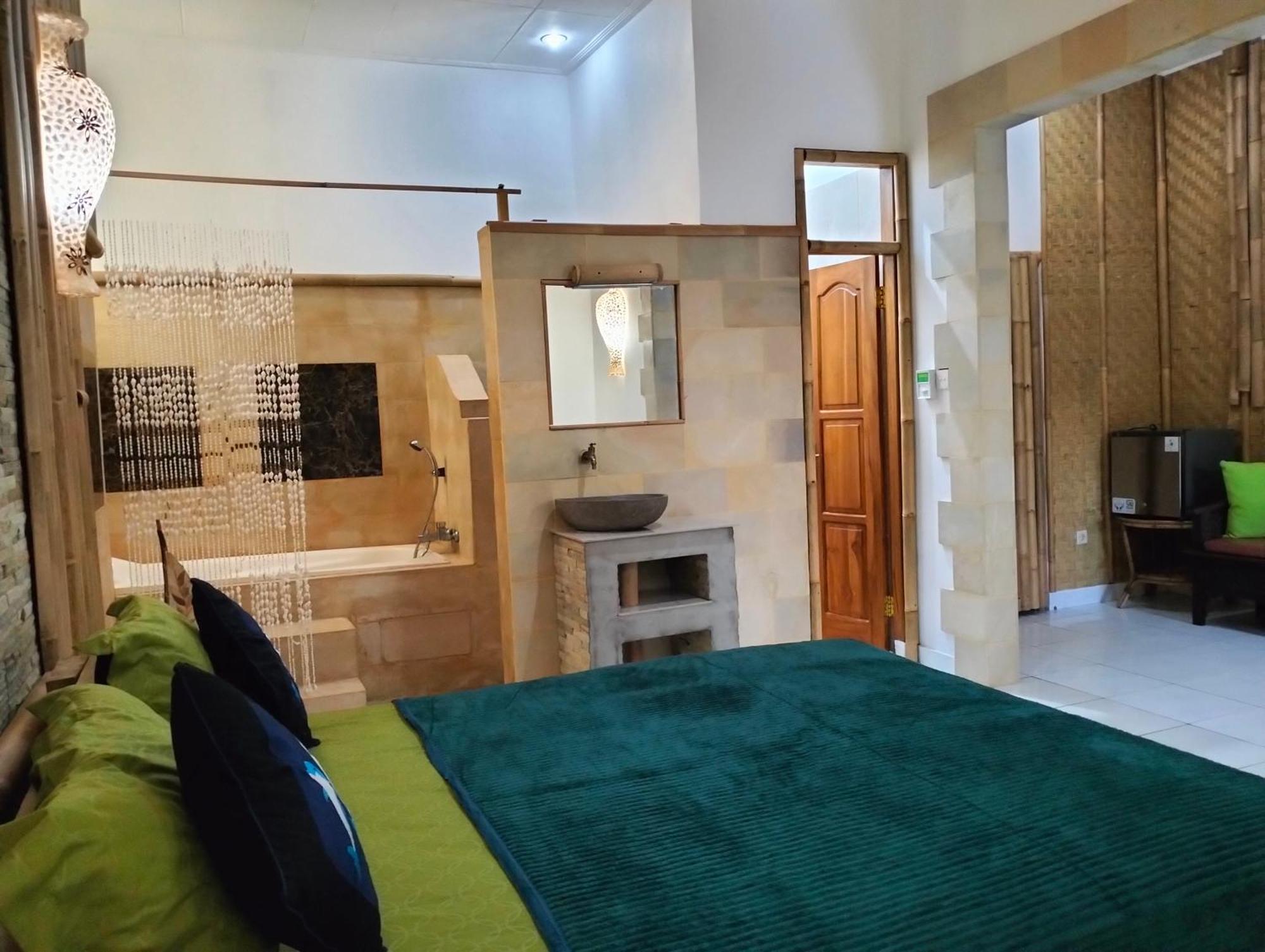 Kaia Lovina Guest House Junior Suite Ngoại thất bức ảnh