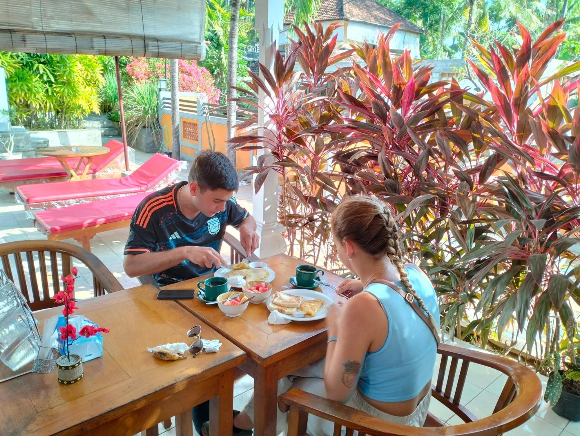 Kaia Lovina Guest House Junior Suite Ngoại thất bức ảnh
