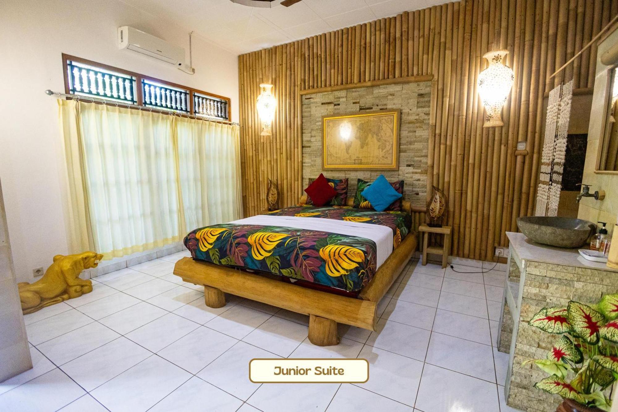 Kaia Lovina Guest House Junior Suite Ngoại thất bức ảnh